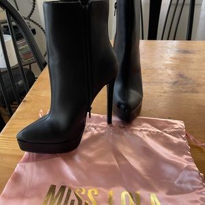 Miss Lola Black “Kalina” platform Booties